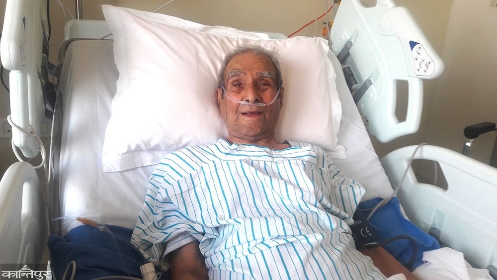 राष्ट्रकवि घिमिरेले अस्पतालबाटै भने- ‘हिमाल देख्न पाउने भएँ, खुसीले गद्‌गद छु’