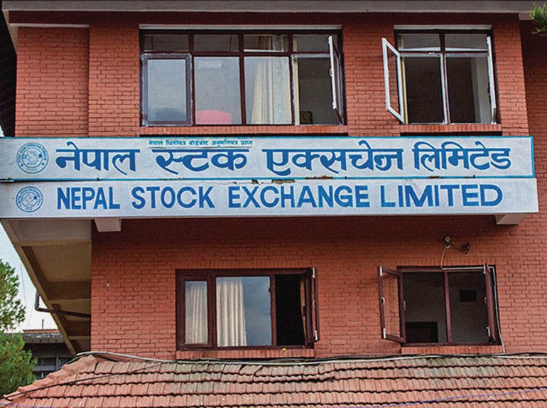 कारोबार रकम र सूचक दुबै नै ओरालो