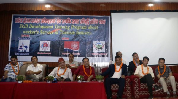 पर्यटन श्रमिकको समस्या बेलैमा सुनुवाई नभए पर्यटन क्षेत्र नै ठप्प पार्ने चेतावनी
